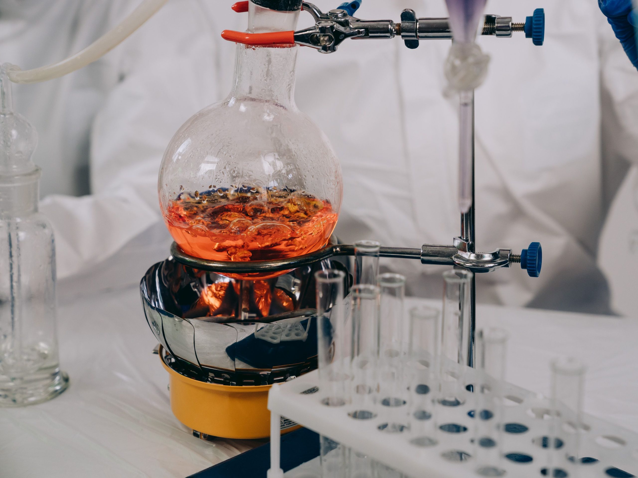 Heating reaction test for pre-blended lubricant additive packages in industrial quality control lab